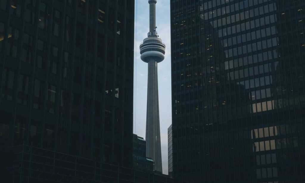 can you darkwarfall game make money